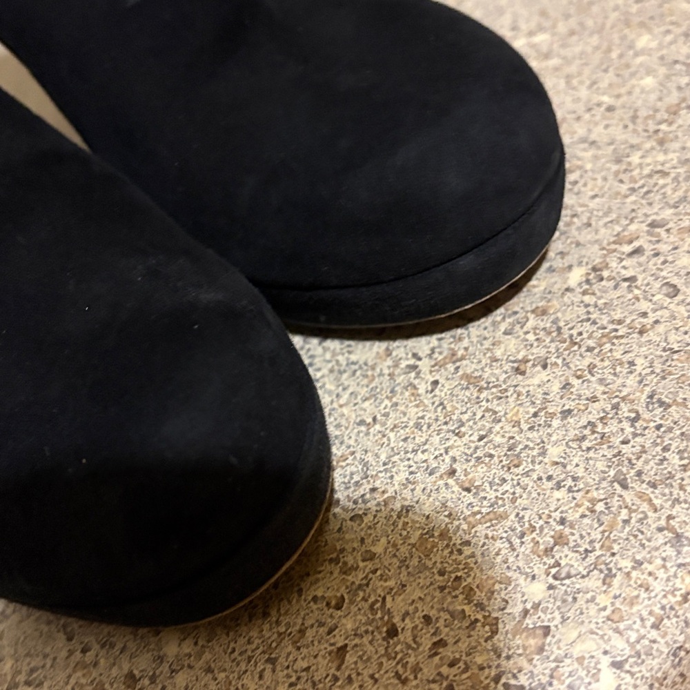 Gucci Black Ankle Booties with Tassel - Picture 8 of 11